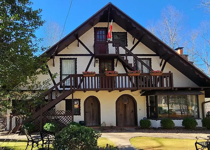 Lily Creek Lodge